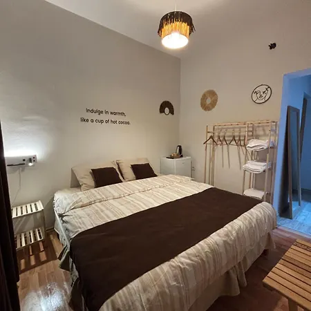Rose Lia Otel